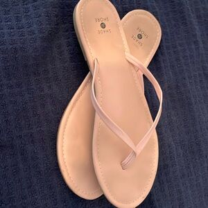 Pink sandal. Gently used